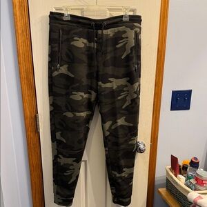 Aeropostale women’s Green Camouflage Joggers